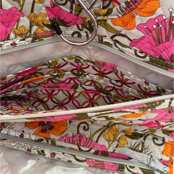 VERA BRADLEY expanding travel case - Picture 3 of 7